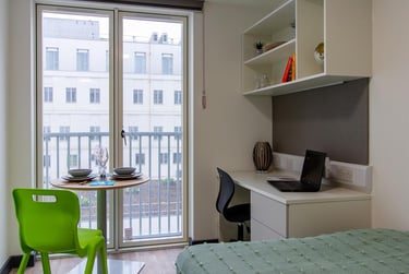 1 bed studio, Raleigh Street, City Centre, Plymouth, PL11ET - Image 1